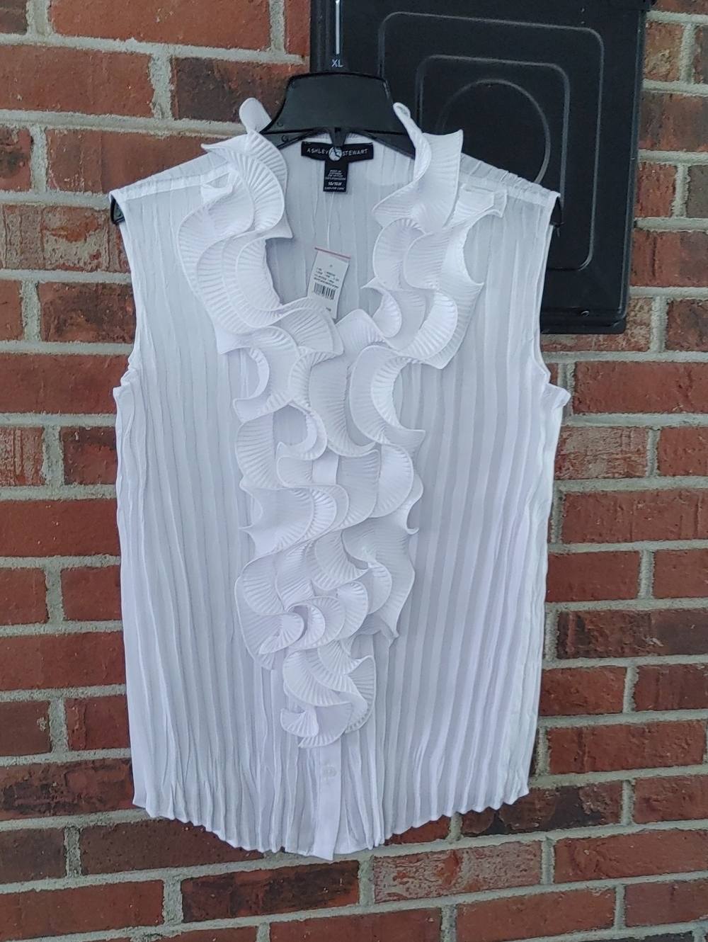 Ashley Stewart Wavy Ruffle Front Sleeveless Accordion Blouse Size 14/16W (1017)